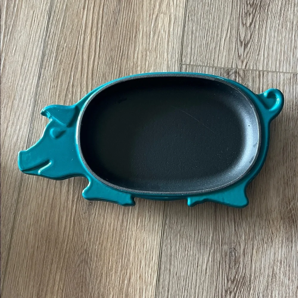 Williams Sonoma Cast Iron Teal Pig-Shaped Platter Kitchenware
